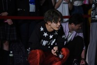 フリースロー対決への参加を促され、うなだれる草川拓弥。