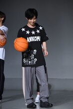 フリースロー対決に挑む千葉雄大。