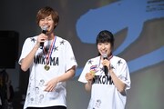 3番勝負に勝利した片寄涼太(左)と土屋太鳳(右)。