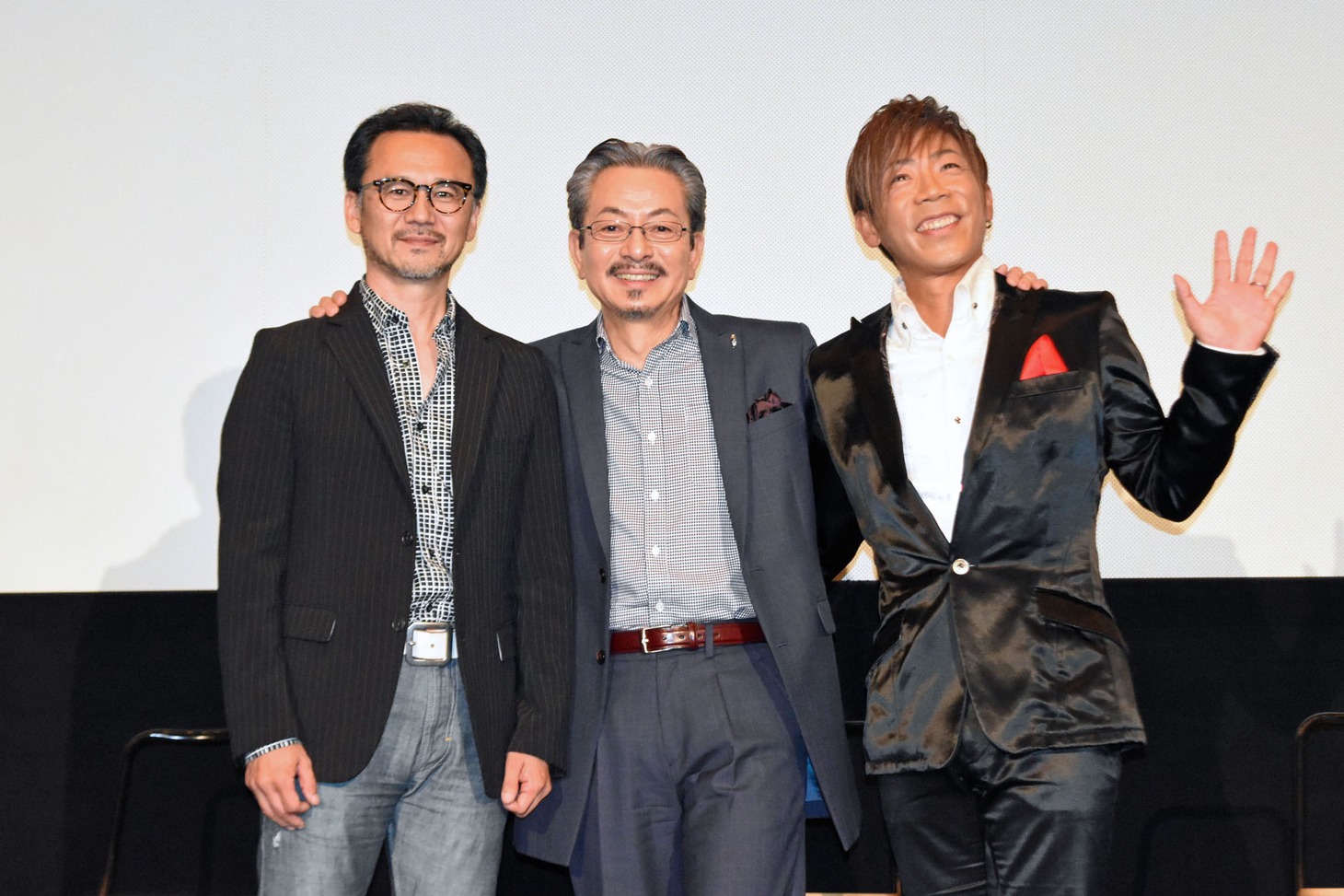 左から会田正裕、水谷豊、HIDEBOH。