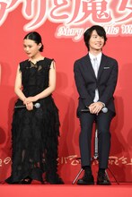 左から杉咲花、神木隆之介。