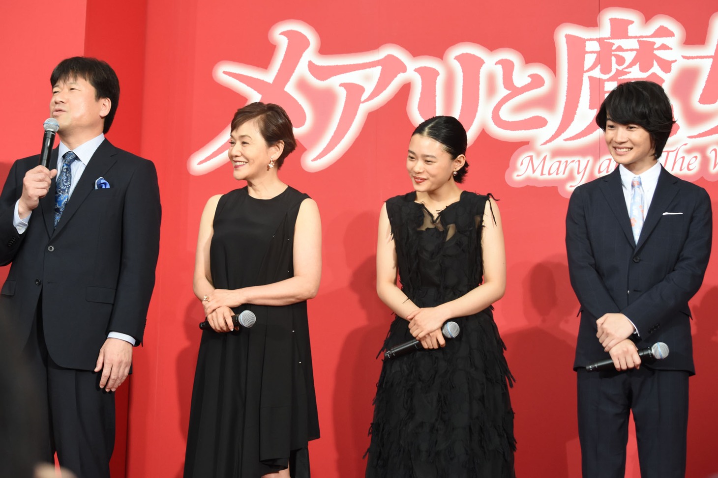左から佐藤二朗、大竹しのぶ、杉咲花、神木隆之介。