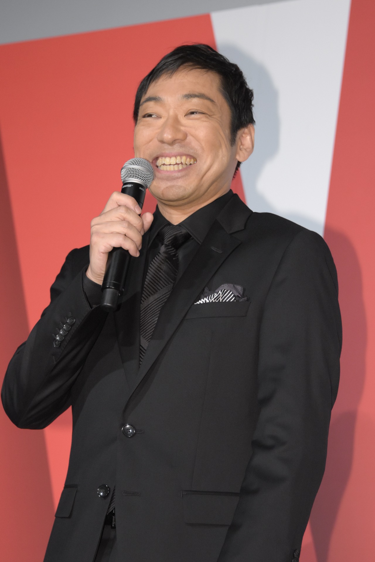 ネタバレを交えながら「オクジャ/okja」の感想を述べる香川照之。