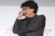香川照之の「ソン・ガンホさんにドロップキックされたい」発言に笑うポン・ジュノ。