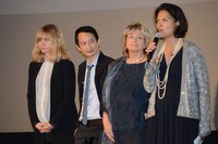 左からカテル・キレヴェレ、トラン・アン・ユン、ダニエル・トンプソン、ユニフランス・フィルムズ代表のイザベル・ジョルダーノ。