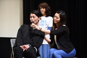 左から武藤将胤氏、妻の木綿子さん。