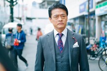 西条みつとし脚本、関和亮監督「裸で誘拐された男」より、神保悟志。