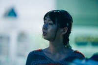 喜安浩平脚本、関和亮監督「夜逃げする女」より、酒井若菜。