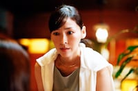 松井周脚本、スミス監督「夫が女装する女」より、麻生久美子。