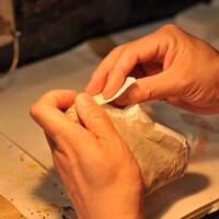 張り子のゴジラの制作工程。