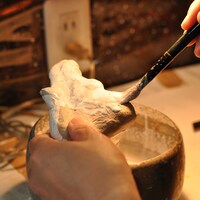 張り子のゴジラの制作工程。