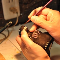 張り子のゴジラの制作工程。