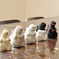 張り子のゴジラの制作工程。