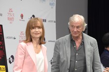 左からイザベル・ユペール、ポール・ヴァーホーヴェン。