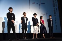 左から品川祐、降谷建志、窪塚洋介、市川由衣、榊英雄。