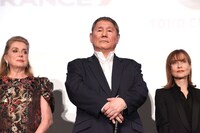 左からカトリーヌ・ドヌーヴ、北野武、イザベル・ユペール。 (c)吉田（白畑）留美