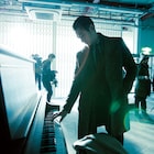 ディーン・フジオカが即興でピアノ演奏する「結婚」本編映像