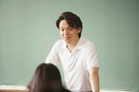中村倫也演じる関矢正人。