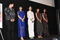 「ハイヒール～こだわりが生んだおとぎ話」初日舞台挨拶の様子。