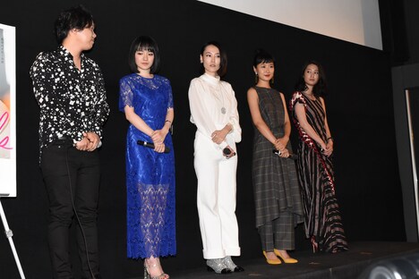 「ハイヒール～こだわりが生んだおとぎ話」初日舞台挨拶の様子。