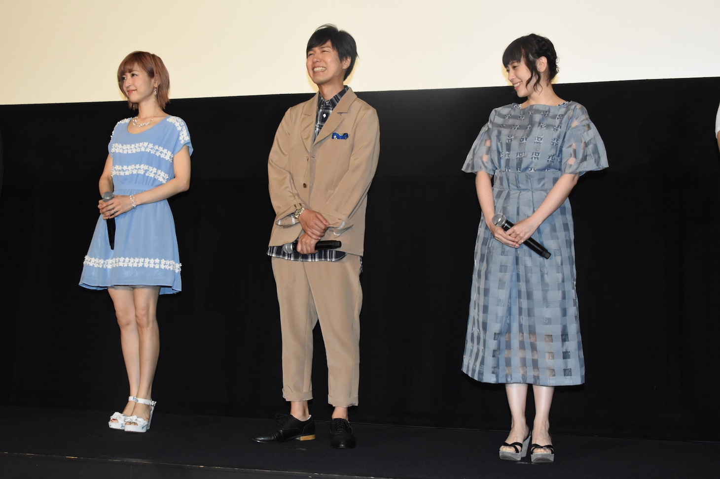 左から神田沙也加、神谷浩史、中村繪里子。