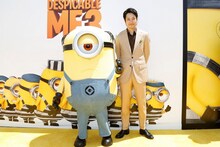 「怪盗グルーのミニオン大脱走」ワールドプレミアに参加した松山ケンイチ（右）。