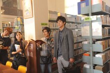 「君の膵臓をたべたい」メイキングカット。中央左が月川翔、中央右が小栗旬。