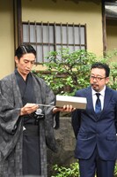 左から伊勢谷友介、監督の中村義洋。