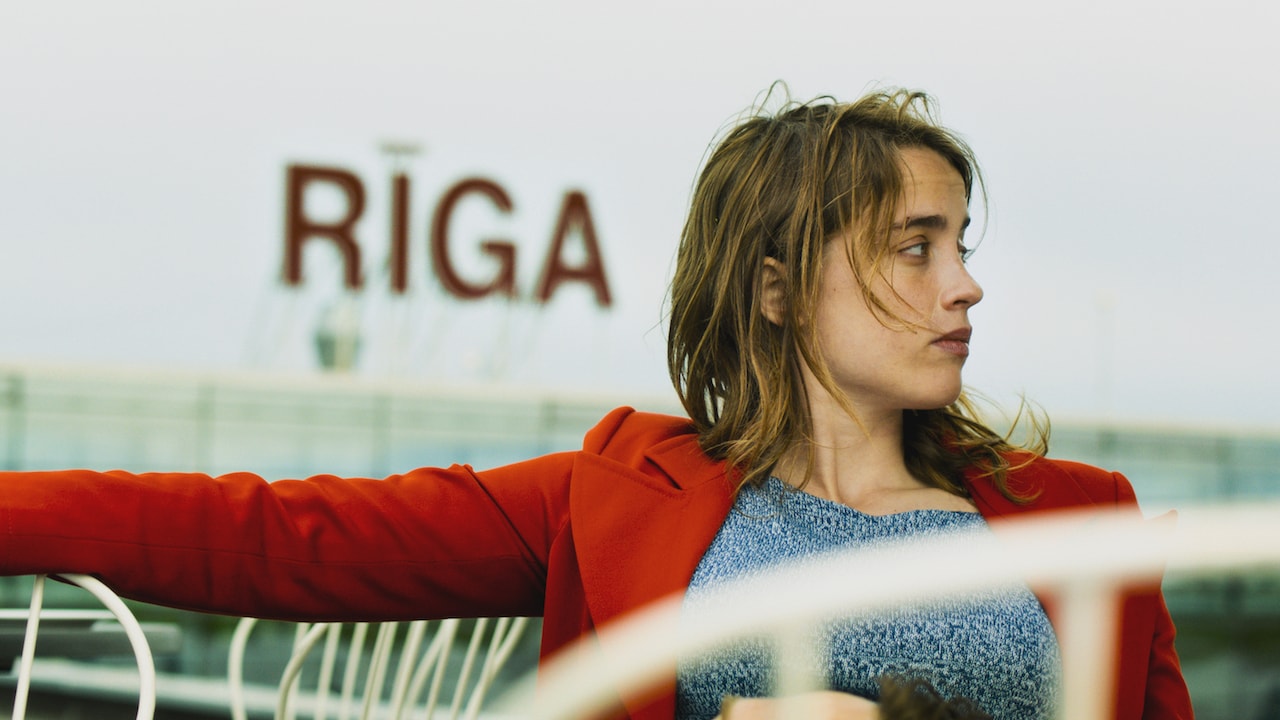 「ブルーム・オブ・イエスタディ」ヒロイン役アデル・エネルのインタビュー映像