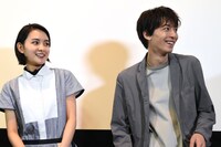 左から葵わかな、高杉真宙。