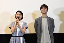 左から葵わかな、高杉真宙。