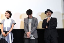 タナカカツキ（右）の言葉に爆笑する葵わかな（左）と高杉真宙（中央）。