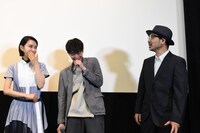 タナカカツキ（右）の言葉に爆笑する葵わかな（左）と高杉真宙（中央）。