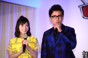 左から松岡茉優、藤森慎吾。