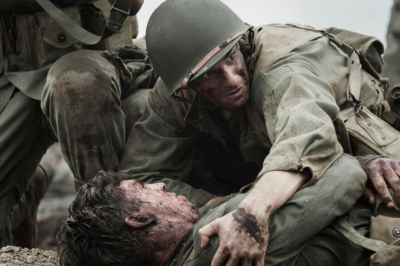 「ハクソー・リッジ」本編映像、戦場で負傷兵が懇願「見捨てないでくれ」