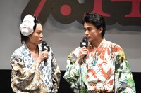 左から菅田将暉、小栗旬。