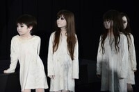 白塗りの“こども”たち。