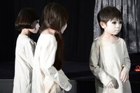 白塗りの“こども”たち。