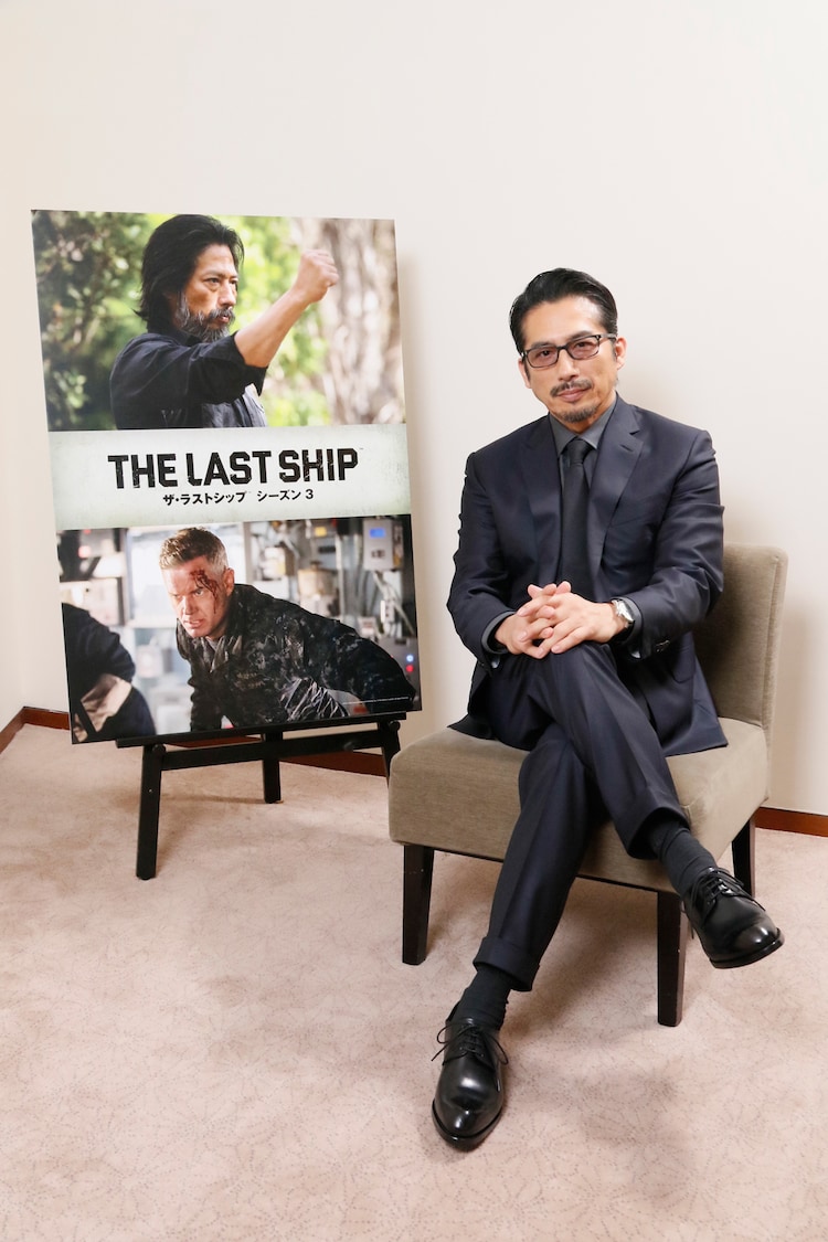 真田広之 真田広之が 人生最長のひげ で臨んだ ザ ラストシップ 語るインタビュー映像 画像 動画ギャラリー 8 9 映画ナタリー 真田広之 真田広之が 人生最長のひげ で臨んだ ザ ラストシップ 語るインタビュー映像 画像 動画ギャラリー 8 9 映画ナタリー