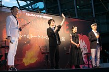 大阪で行われた公開収録にて、右から米林宏昌、杉咲花、神木隆之介。