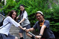 「ハローグッバイ」のオフショット。