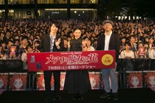 大阪で行われた公開収録にて、左から神木隆之介、杉咲花、米林宏昌。