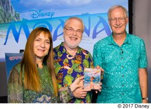 製作を担当したオスナット・シューラー（左）、監督のロン・クレメンツ（中）とジョン・マスカー（右）。