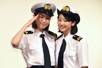 左から飯豊まりえ、武田玲奈。