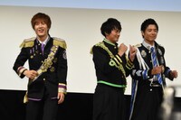 ステージ上で踊り始めたBOYS AND MENメンバー。