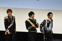 ステージ上で踊り始めたBOYS AND MENメンバー。