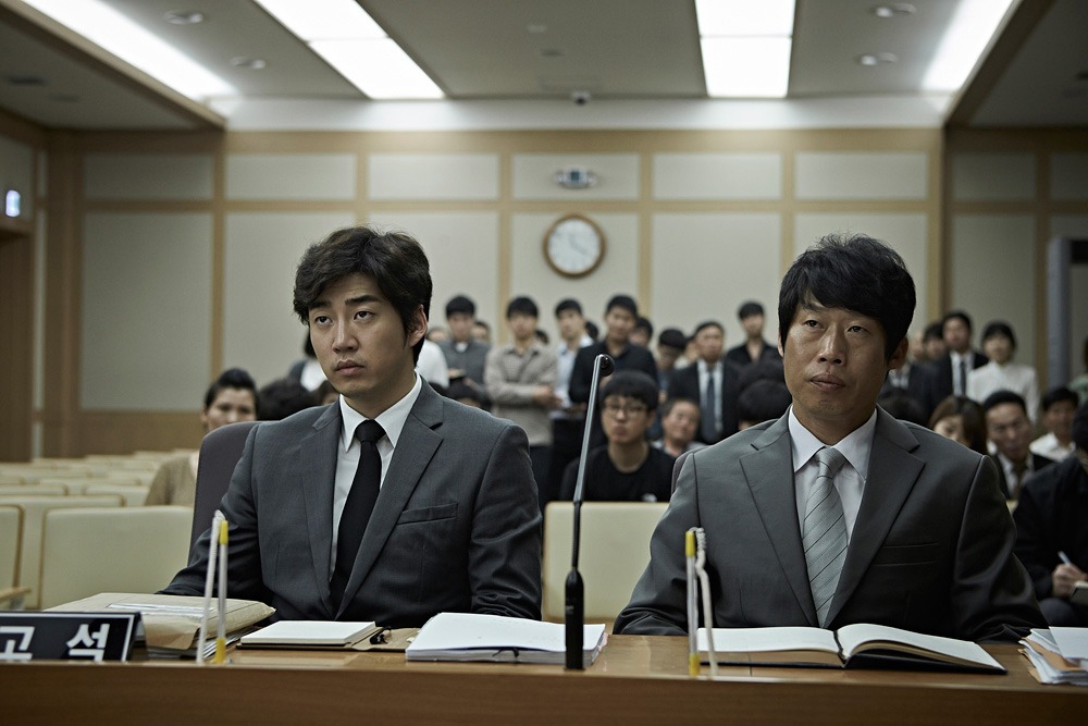 「国選弁護人ユン・ジンウォン」 (c) 2015 CINEMASERVICE All Rights Reserved.