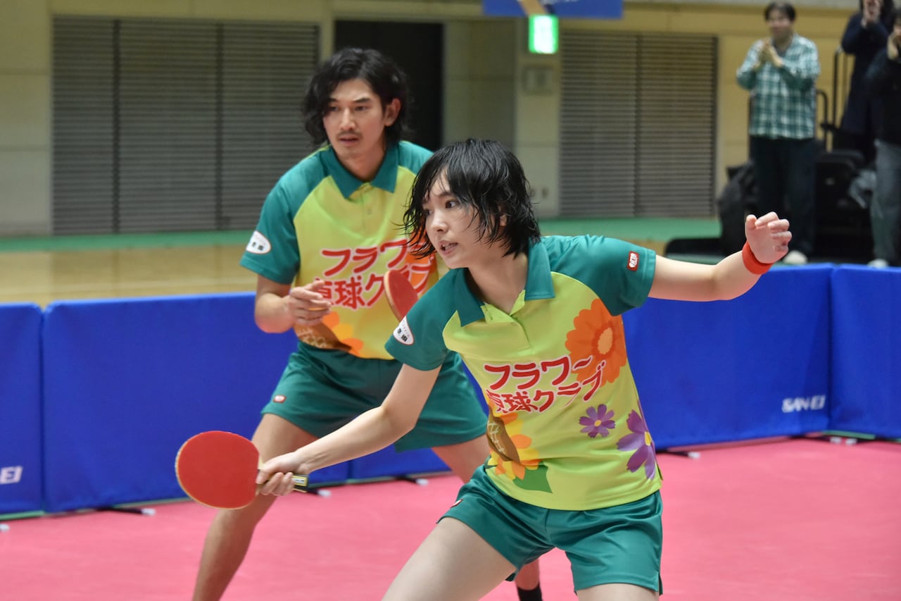 ガッキーと瑛太くんが投げてくれたピンポン玉♥️とサイン ミックス。」 -