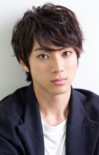 安藤忠臣役の山田裕貴。