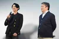 左からディーン・フジオカ、西谷真一。